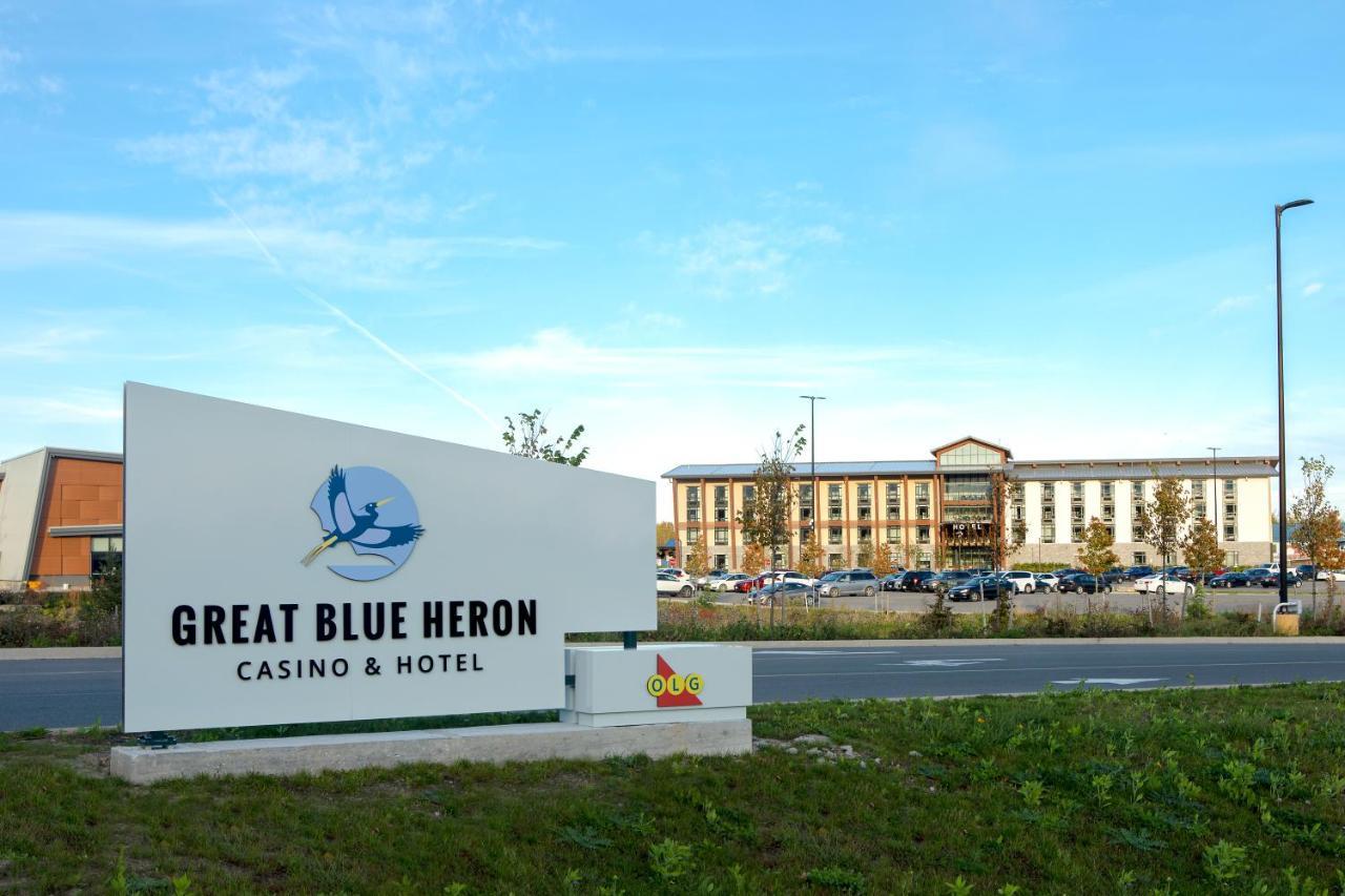 Great Blue Heron Hotel Port Perry Exterior photo