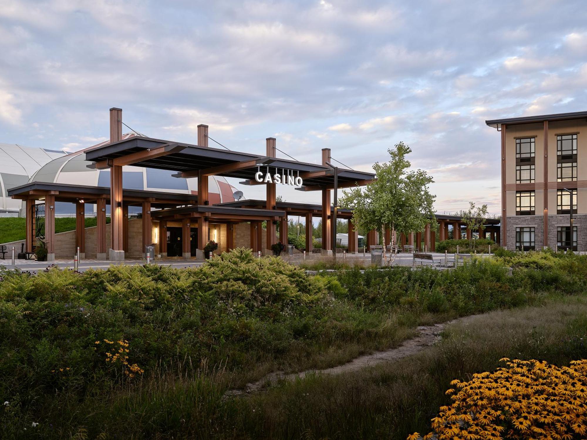 Great Blue Heron Hotel Port Perry Exterior photo